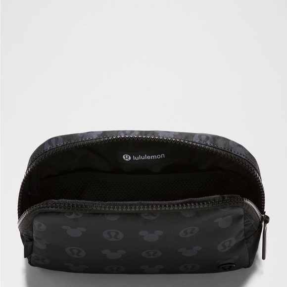 🖤NEW LULULEMON x DISNEY LIMITED EDITION EVERYWHERE BAG 1L - Picture 4 of 7